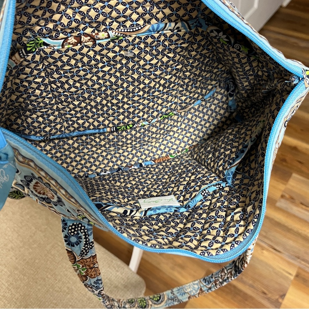 Vera Bradley shoulder purse&belt bag. Some wear bottom, straps good, 14x9x3.5”⬇️ - Picture 8 of 17